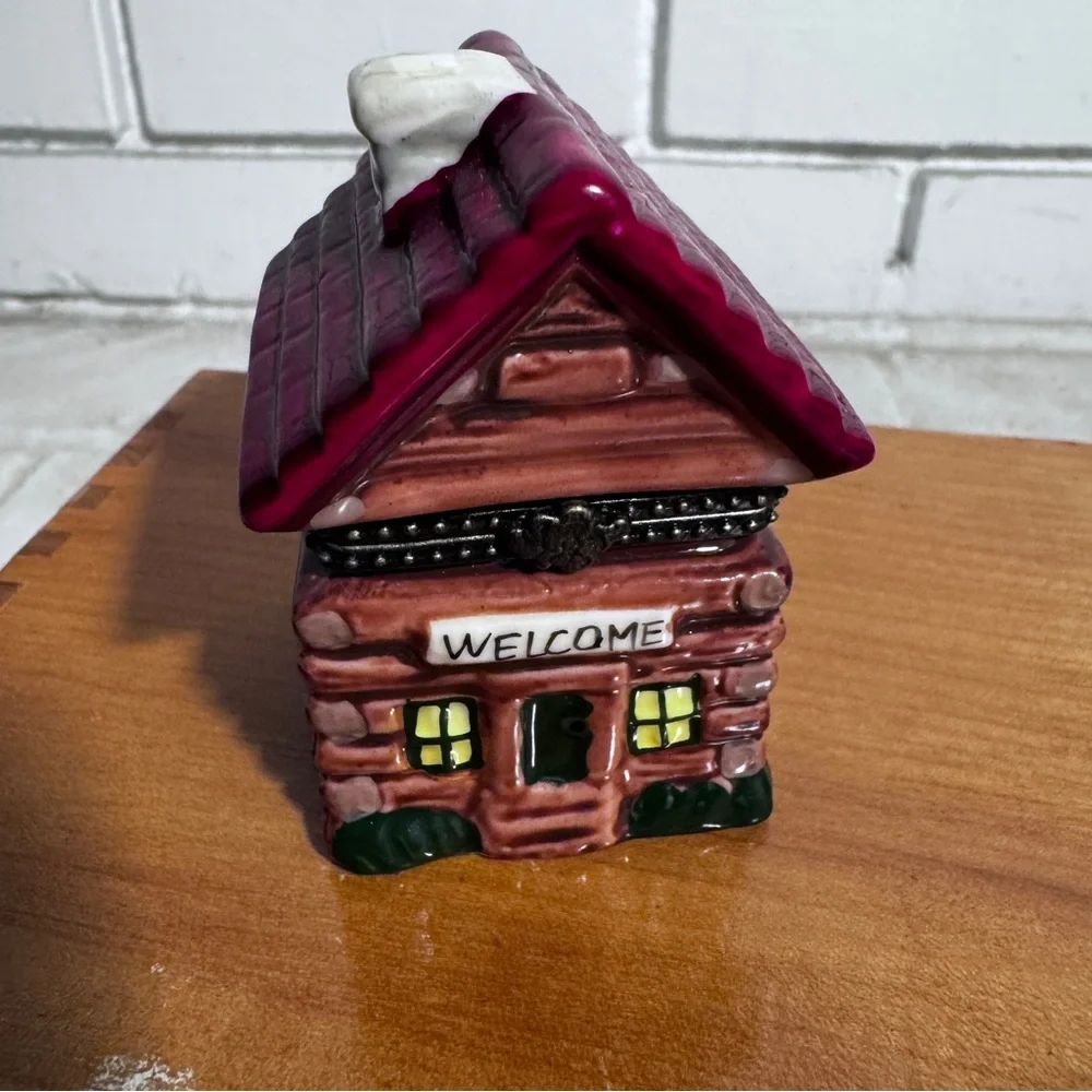 Hinged Trinket Box Log Cabin Lodge with “Welcome” sign